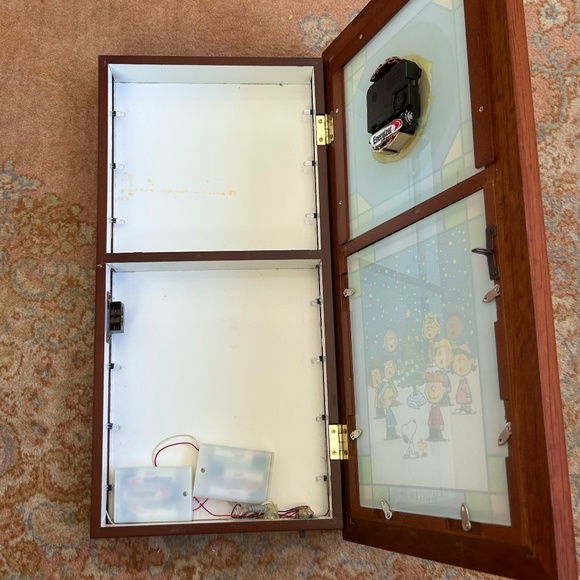 Vintage Danbury Peanuts Stained Glass Clock Mint Condition - Picture 3 of 5